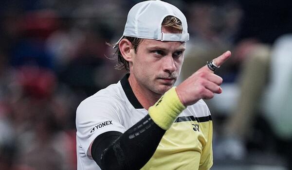 Shanghai Masters: Ο Μπεργκς «σόκαρε» τον Αλκαράθ (vid) image