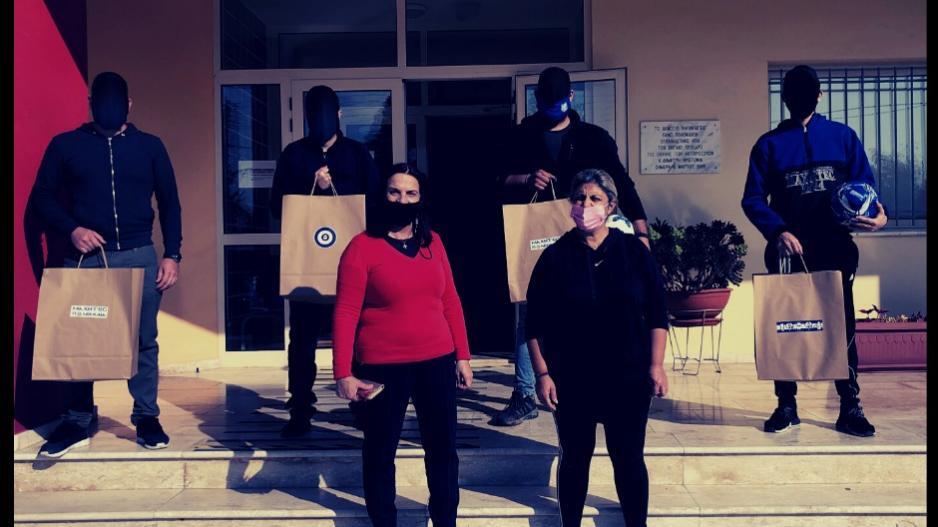 Πήραν δώρα στα παιδιά οι Μαχητές thumb