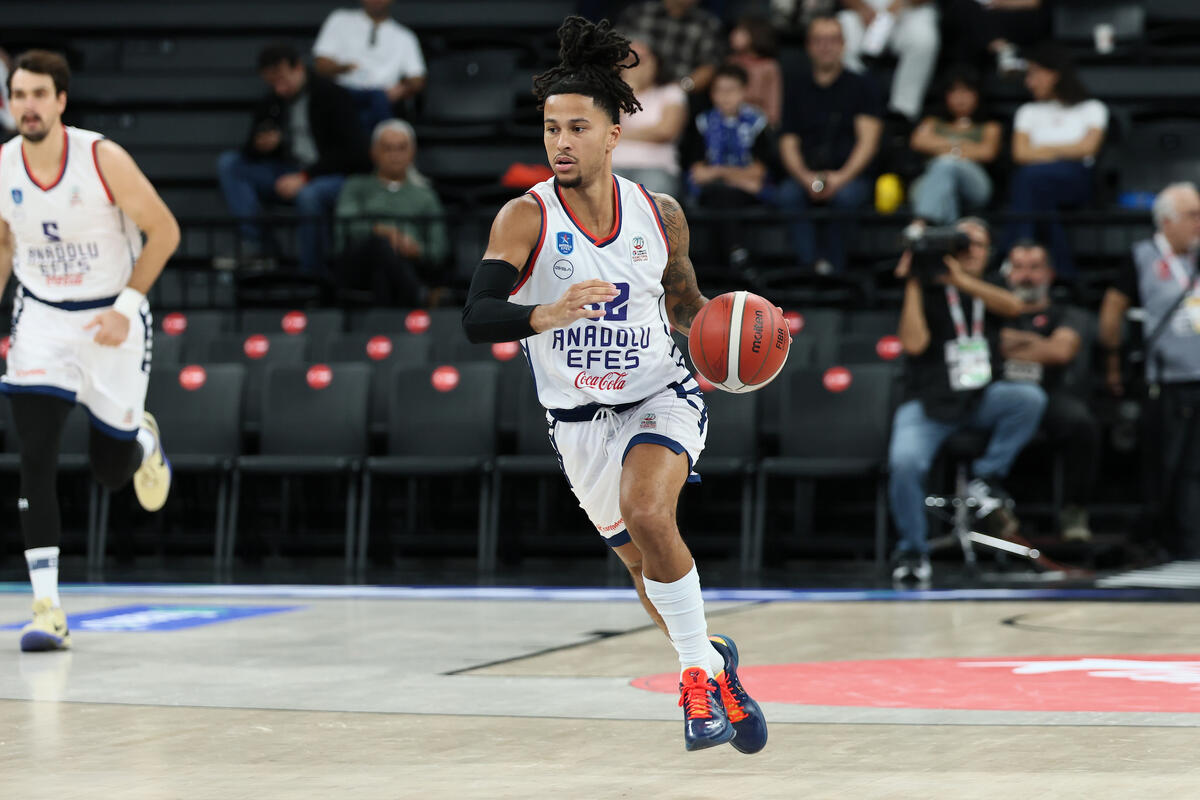 Euroleague: Ψάχνουν αντίδραση Εφές και Παρί thumb