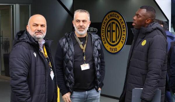  Εξετάζει 6-7 επιθετικούς image