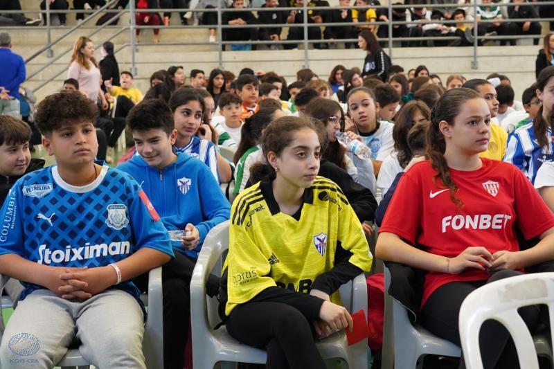 Βίντεο: Ηχηρά μηνύματα από εκατοντάδες μαθητές για το Υγιές Ποδόσφαιρο thumb