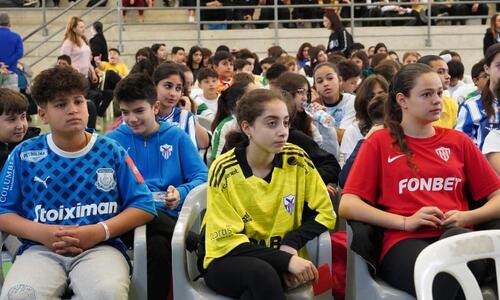 Βίντεο: Ηχηρά μηνύματα από εκατοντάδες μαθητές για το Υγιές Ποδόσφαιρο thumb