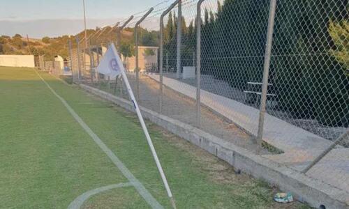 Επίλεκτη: Στο νοσοκομείο ποδοσφαιριστής μετά από πρόσκρουση σε τσιμεντένιο περιτοίχισμα thumb