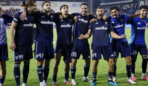 Δέκα χρόνια αήττητη! image