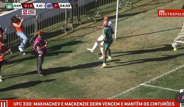 Παίκτης στη Βραζιλία έβγαλε γυναίκα φωτογράφο νοκ άουτ με σουτ image