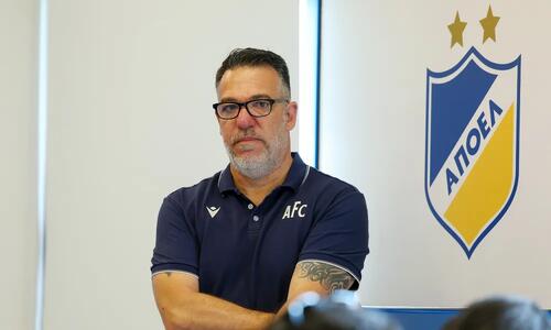 «Αυτοί που αδυνατούν να κατανοήσουν ακόμα και αυτά που ακούνε ας μείνουν στα σπίτια τους με τα βραβεία τους» thumb