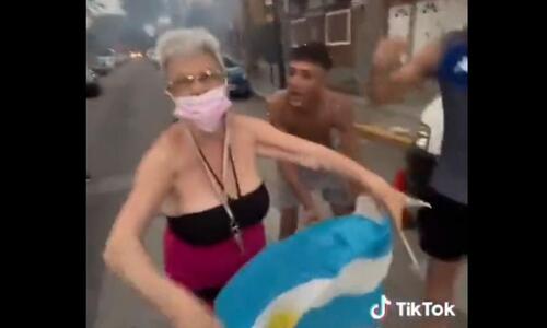 Τρομερές στιγμές: Γιαγιά στους δρόμους! (Βίντεο) thumb