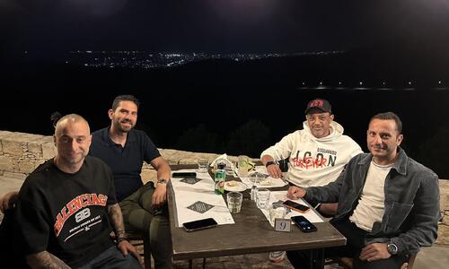 Ωραία και μερακλήδικη ποδοσφαιρική παρέα! (ΦΩΤΟΣ) thumb