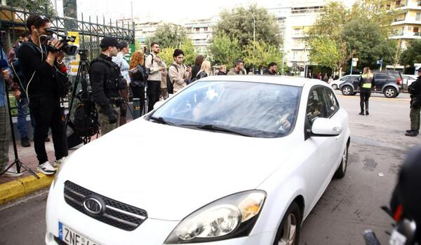 Έφτασαν στα δικαστήρια της Ευελπίδων οι έξι συλληφθέντες (vid) image