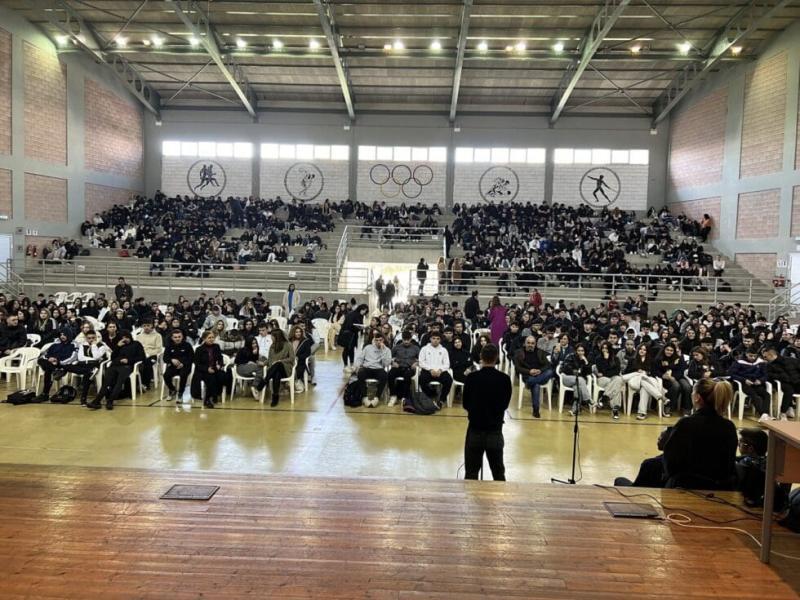 ΑΕΛ: Επίσκεψη στο Λύκειο Αποστόλου Λουκά για την εξάλειψη ρατσισμού (Φωτογραφίες) thumb