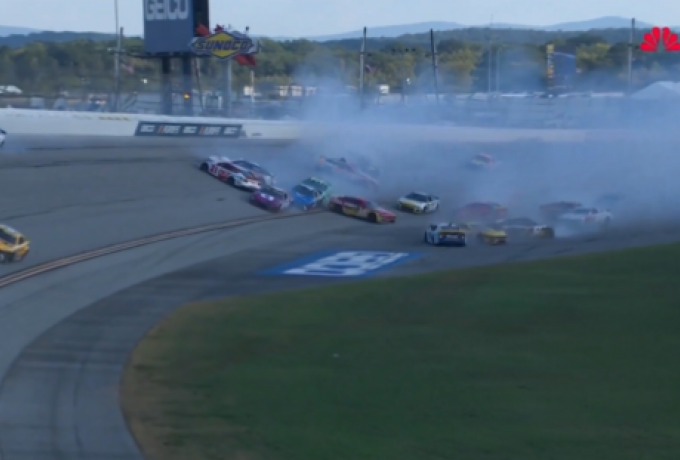 Χάος στο NASCAR: Σύγκρουση 28 αμαξιών στο μεγαλύτερο ατύχημα της ιστορίας (Βίντεο) thumb