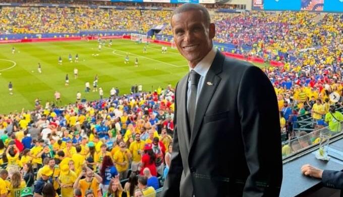 «Aυτό που κάνεις μέσα στο γήπεδο, είναι κάτι από άλλον κόσμο» (pic) thumb