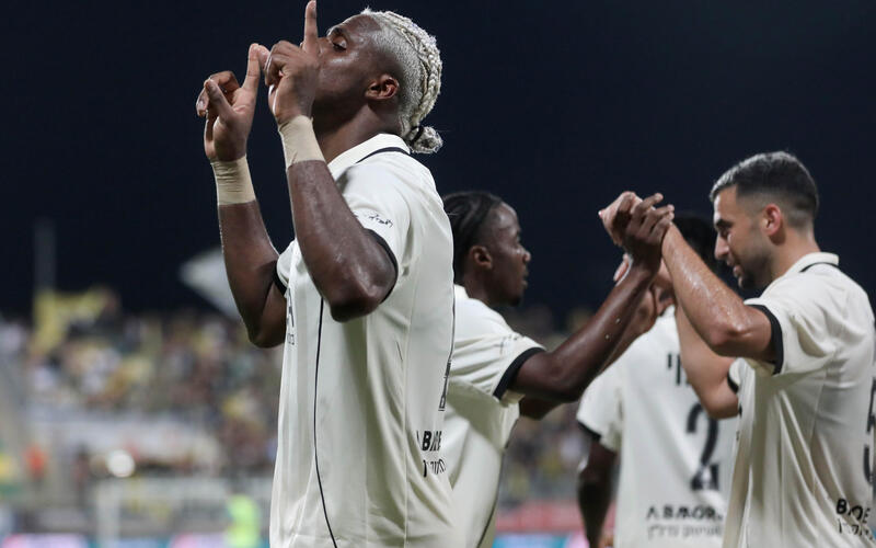 ΑΕΚ - Μπεϊτάρ 0-1: «Πλήρωσε» την κόκκινη με μία «οβίδα» και ηττήθηκε thumb