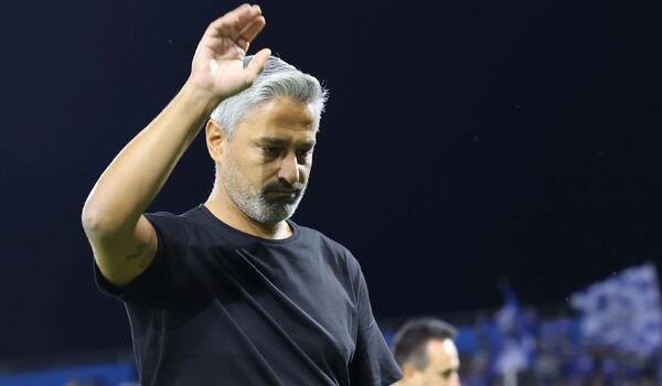 Φώτο ST: Χειροκροτήθηκε από τους Ανορθωσιάτες στην επιστροφή του ο (κόουτς) Ιντζάκι image