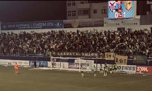 Φανέλα Τρισκόφσκι και Νταρμπισάιαρ στο ημίχρονο thumb
