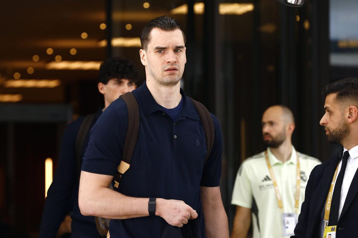 Καβαλίερς και Γουόριορς ενδιαφέρονται για τον Χεζόνια (Βίντεο) thumb