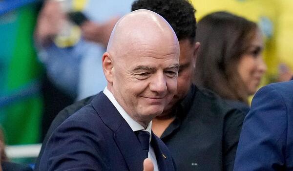Ο Ινφαντίνο εθεάθη να βρίσκεται σε δύο ματς Μουντιάλ ταυτόχρονα; image