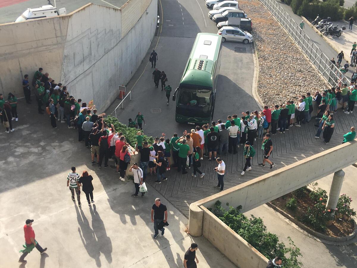 Τους περίμεναν (pics) thumb