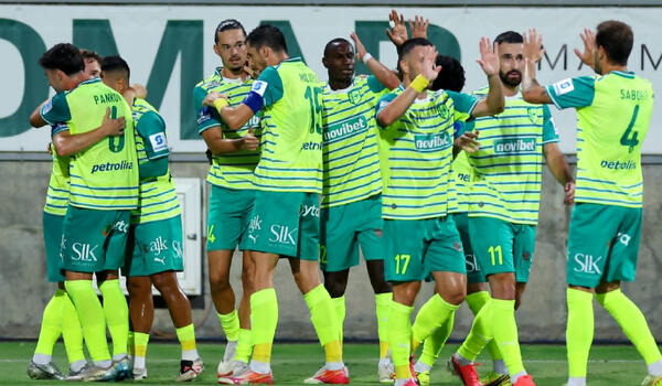 ΑΕΚ - ΑΠΟΕΛ 3-1: Ιδανική πρεμιέρα με τριάρα - Με το αριστερό οι  «γαλαζοκίτρινοι» image