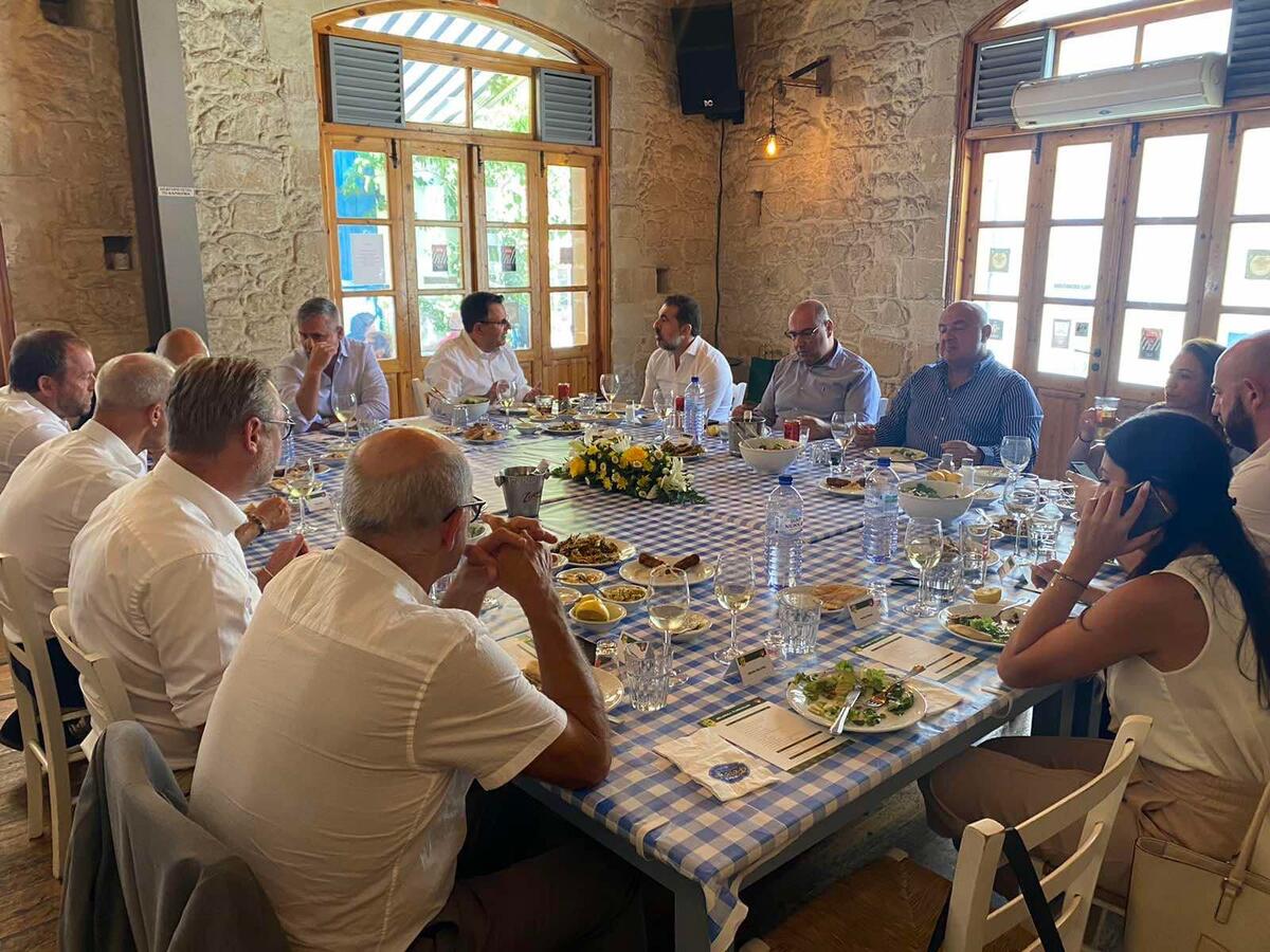 Δεξιώθηκε τους Δανούς και όχι μόνο η ΑΕΚ (pics) thumb