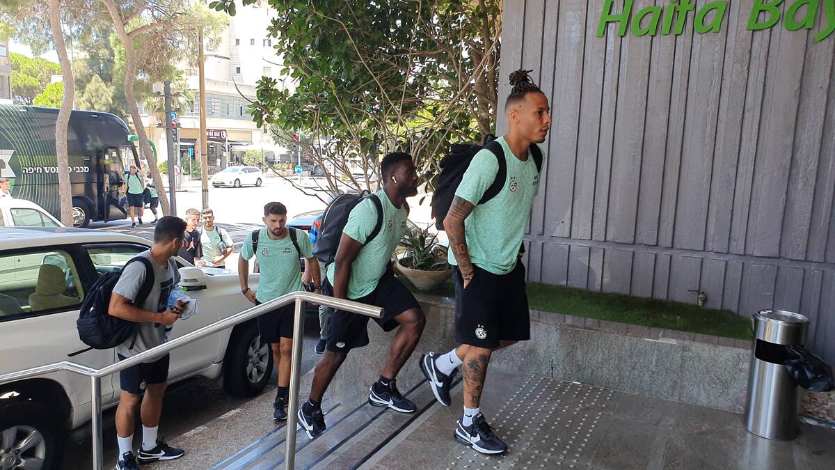 Όταν έφτασε η αποστολή της Μακάμπι (Video/Sportime) thumb