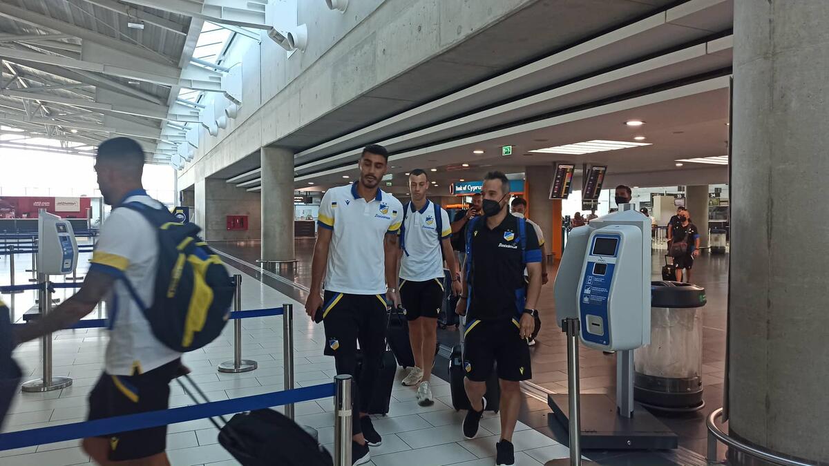 Αποστολή Sportime με ΑΠΟΕΛ στο Καζακστάν: Στο αεροδρόμιο η αποστολή  thumb