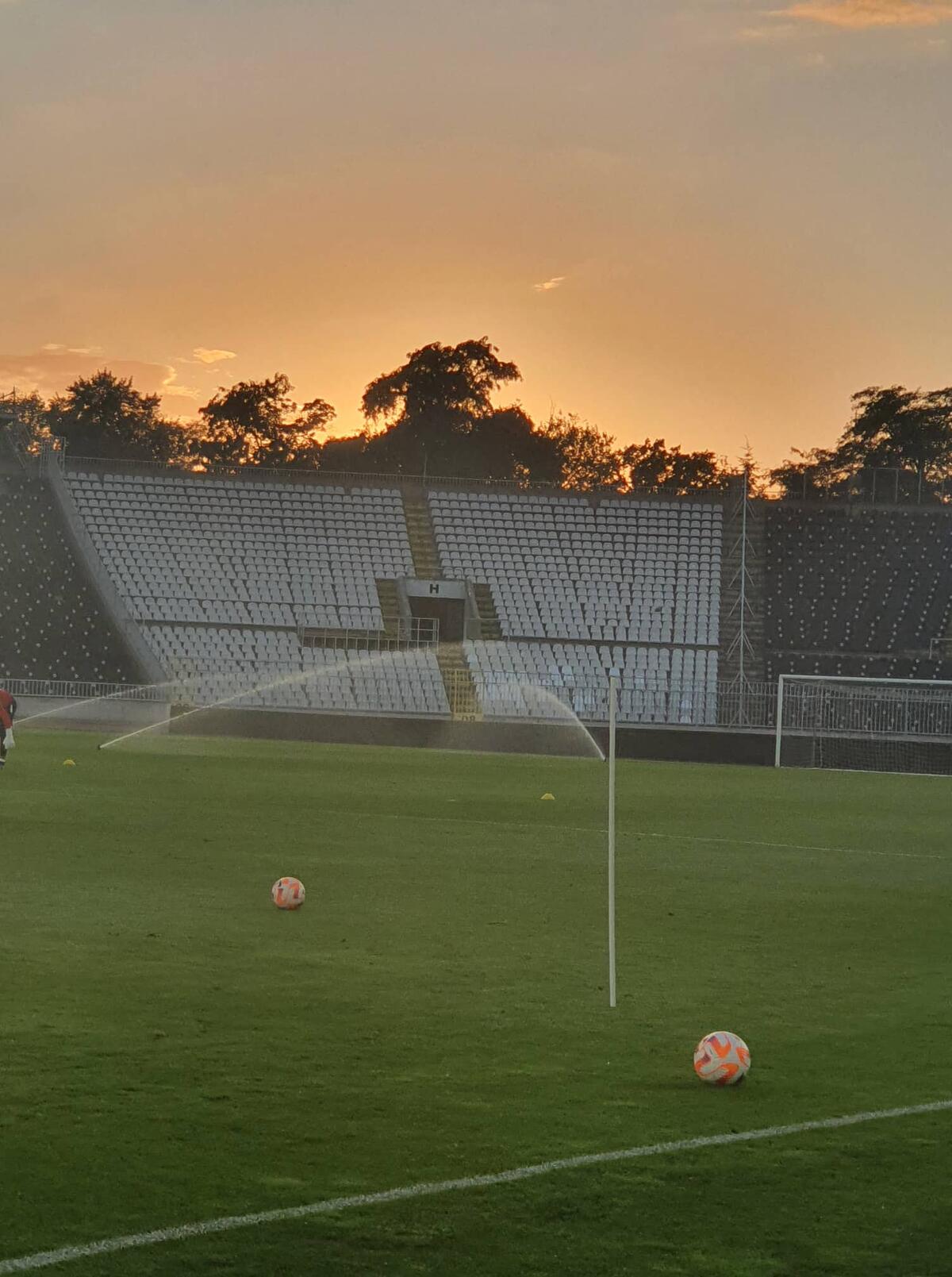 Εδώ οι ΑΕΚτζήδες στο Partizan Stadium! thumb