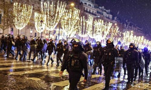 Βίντεο: Άγρια επεισόδια μετά τον τελικό του Μουντιάλ thumb