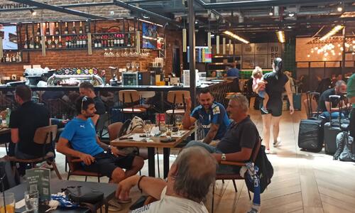 Στο αεροδρόμιο οι πρώτοι Απολλωνίστες (pics) thumb