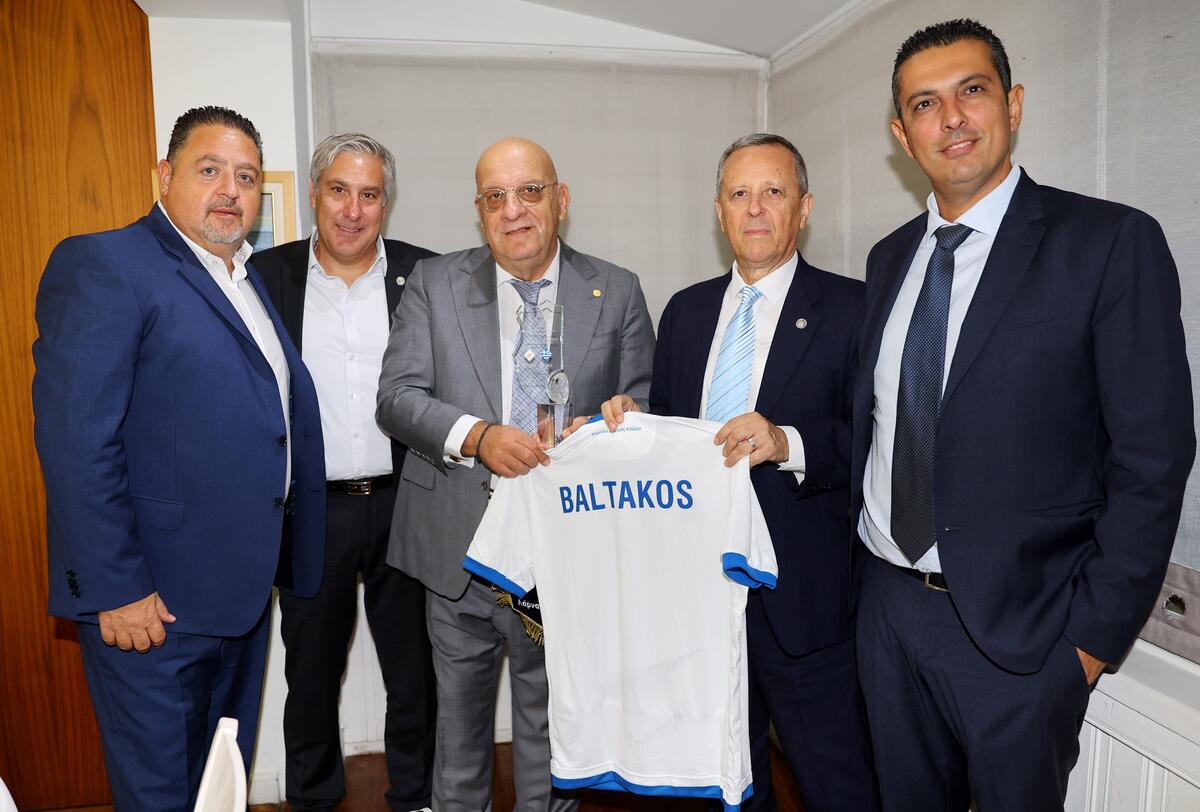 Δεξιώθηκε την ΕΠΟ σε πολύ καλό κλίμα (pics) thumb
