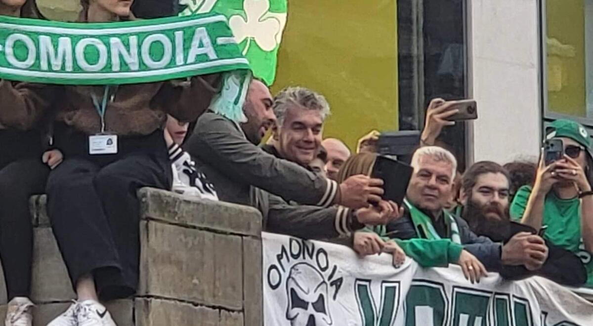 Βίντεο: Ευδιάθετος και με ντουντούκα ο Παπασταύρου! thumb