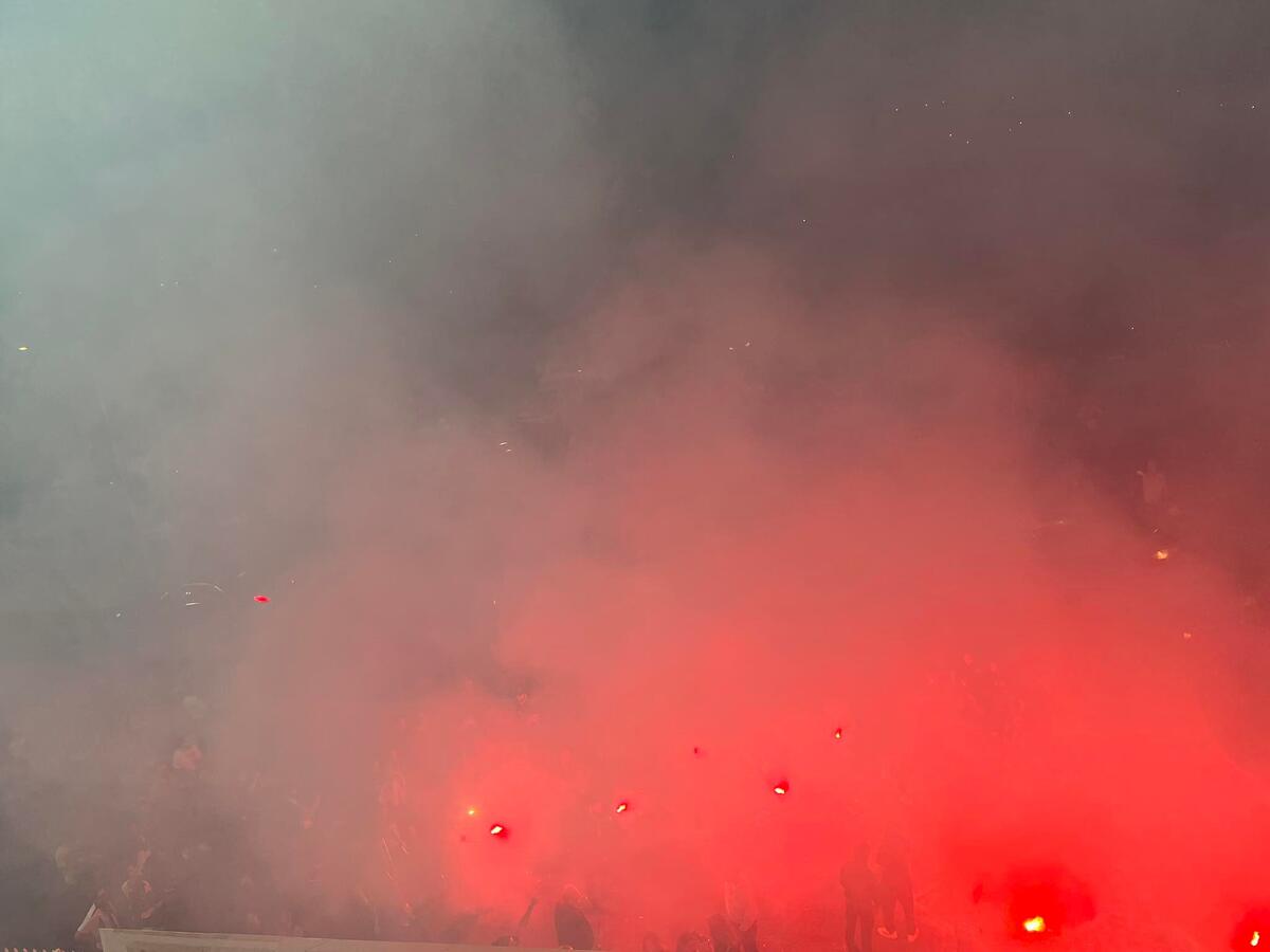 Βίντεο ST: Χαμός έξω από το γήπεδο, παίκτες και κόσμος έγιναν ένα! thumb