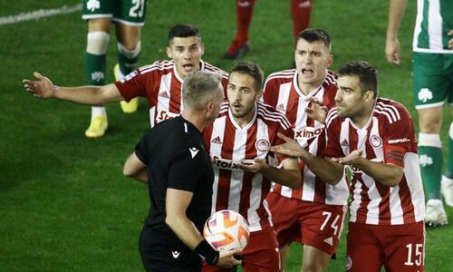 Αποθέωσαν την αποστολή φίλοι του Ολυμπιακού thumb
