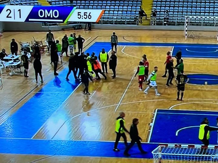 Βαριές ποινές για ΑΕΛ και Ομόνοια για τα επεισόδια   thumb