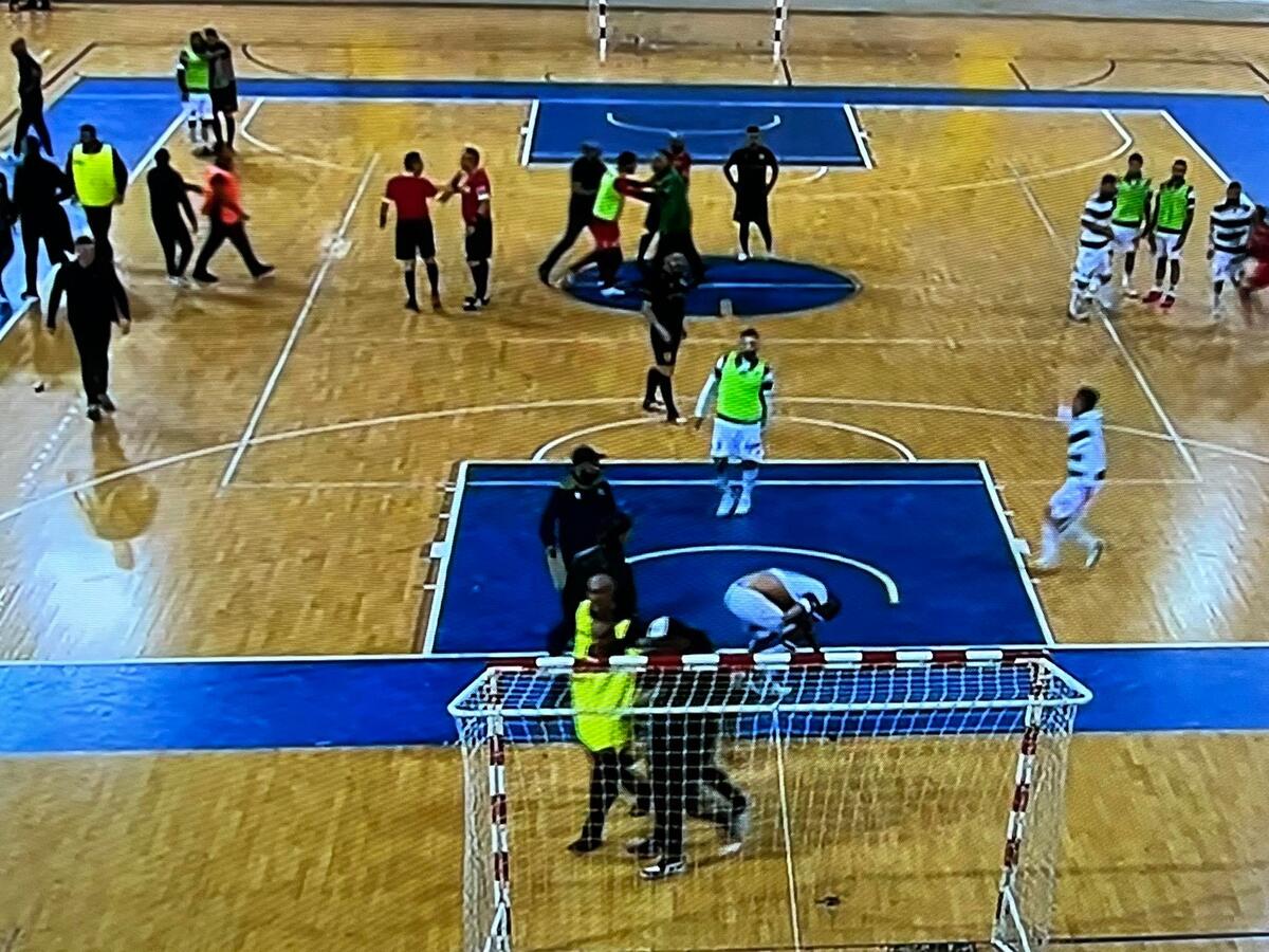 Ένταση και διακοπή στο ντέρμπι (εικόνες) thumb