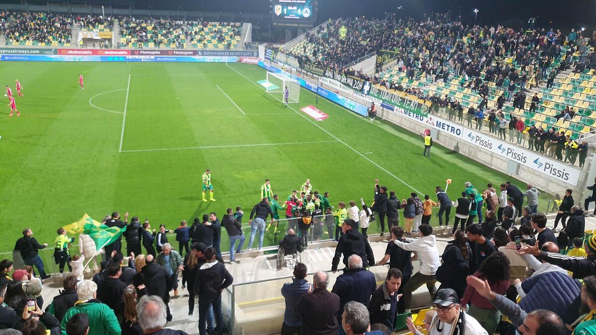 Βίντεο: Όμορφη ενέργεια Φαράζ και 1-1 στην Αρένα! thumb