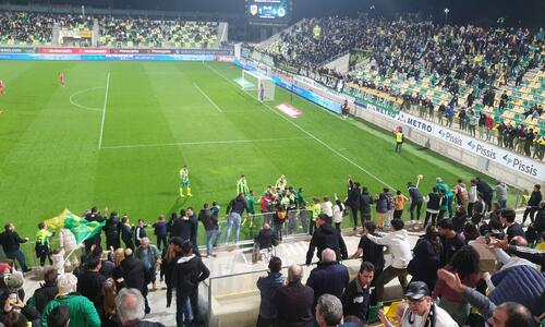 Βίντεο: Όμορφη ενέργεια Φαράζ και 1-1 στην Αρένα! thumb