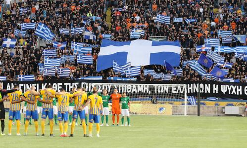 Ανάρτηση οργανωμένων ΑΠΟΕΛ για ντέρμπι και τραγωδία των Τεμπών thumb