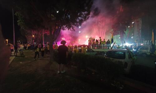 Τρελό πάρτι της Θύρας 3 μια μέρα πριν τον μεγάλο τελικό (Βίντεο/Φωτογραφίες) thumb