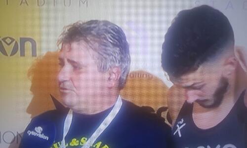 Δάκρυσε και αφιέρωσε την παραμονή ο Καραβίδας thumb