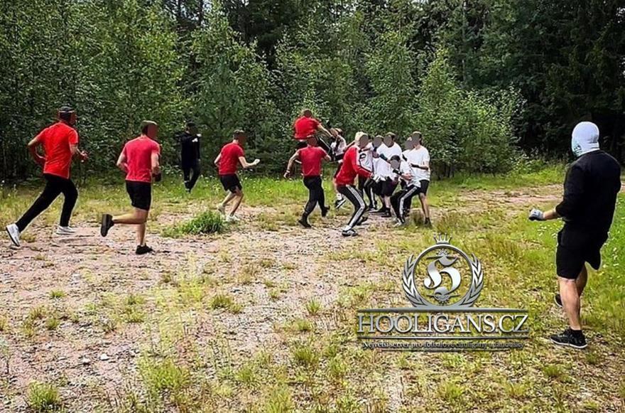 Βίντεο: Αδιανόητο - οπαδοί δίνουν «ραντεβού» για ξύλο!  thumb