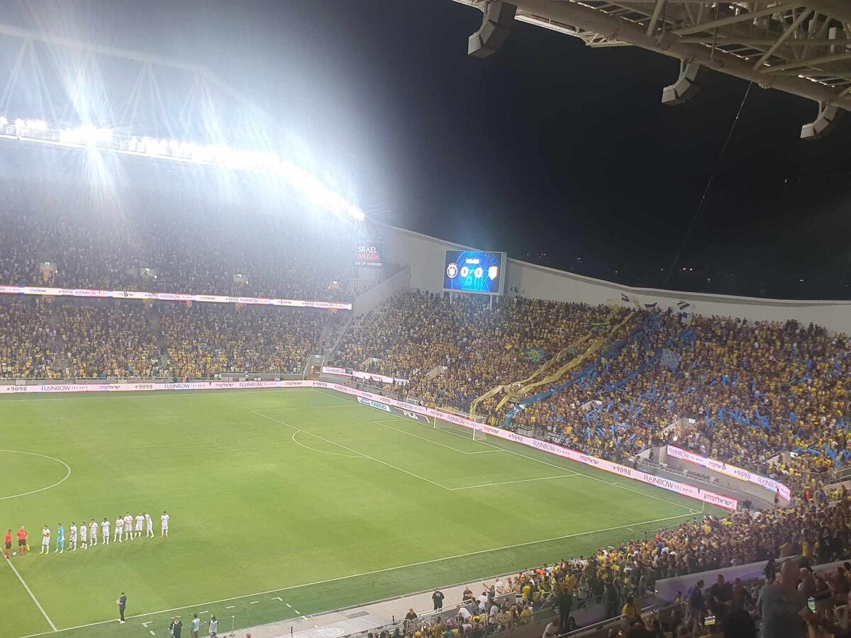 ΒΙΝΤΕΟ ST: Φοβερή ατμόσφαιρα στο «Bloomfield» κατά την είσοδο των ομάδων! thumb