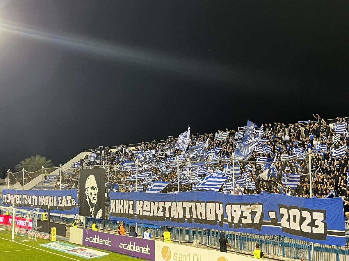 Εντυπωσιακή είσοδος με Κίκη Κωνσταντίνου και Ελληνικές σημαίες (ΦΩΤΟΣ) thumb