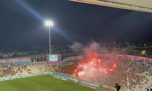 Πανικός στο ΓΣΠ: Είσοδος με βεγγαλικά και συνθήματα (Βίντεο ST) thumb