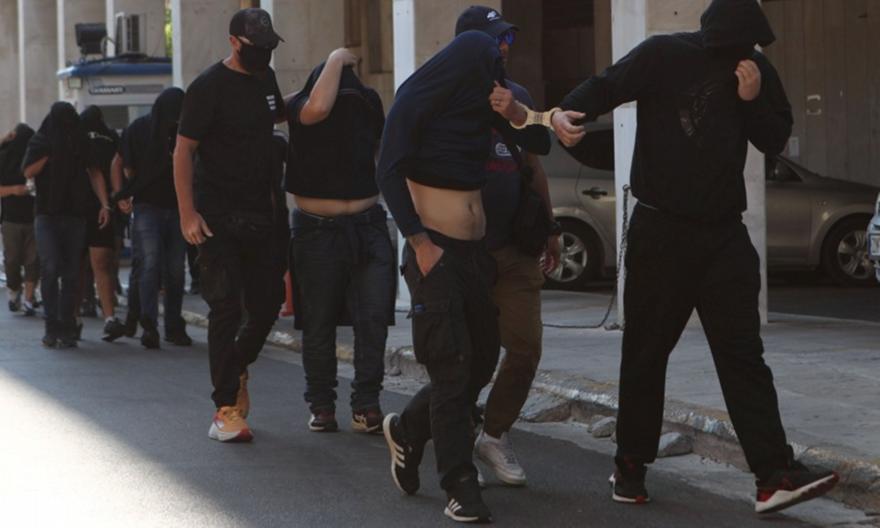 Δολοφονία Μιχάλη: Στην Ευελπίδων οι 30 πρώτοι κατηγορούμενοι thumb