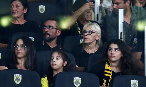 Η οικογένεια του Μιχάλη Κατσούρη στην OPAP Arena (ΦΩΤΟΣ) thumb