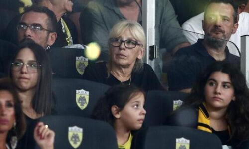 Στα αποδυτήρια της ΑΕΚ η οικογένεια του Μιχάλη, τρομερές σκηνές μετά το ματς thumb