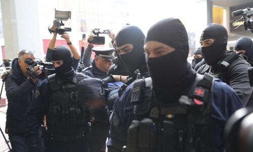 Προφυλακιστέος ο 18χρονος για τα επεισόδια στου Ρέντη thumb
