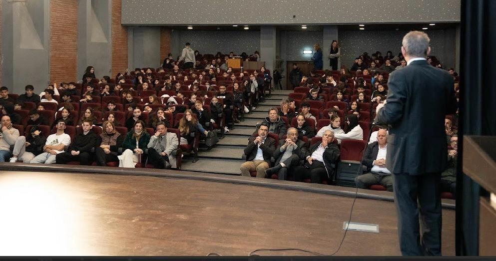 Διάλεξη στο Λανίτειο Αθλητικό Σχολείο (ΦΩΤΟΣ) thumb