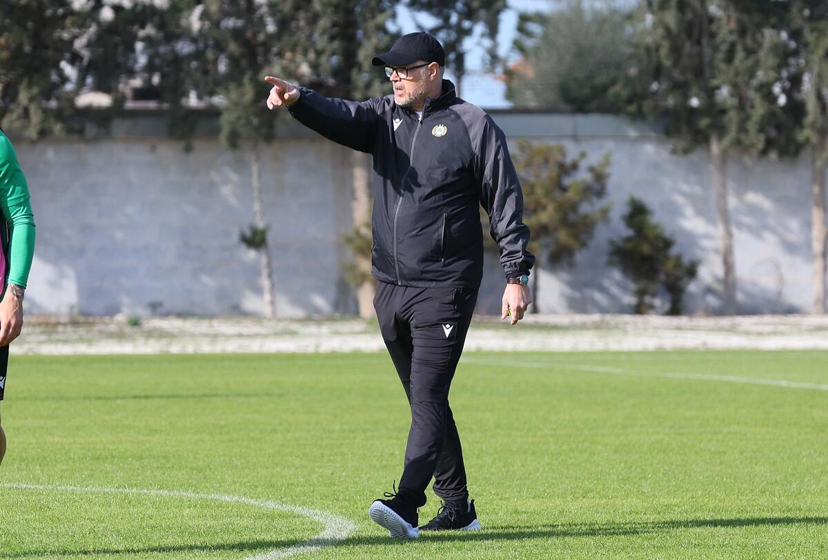 Θέλει ντεμπούτο με το «δεξί» στον πράσινο πάγκο thumb